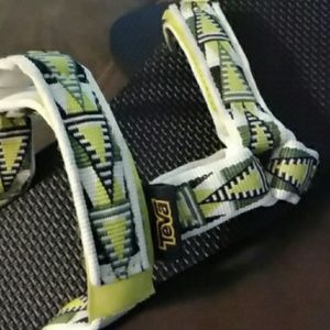 🍬TEVA slippers sz 6🍬